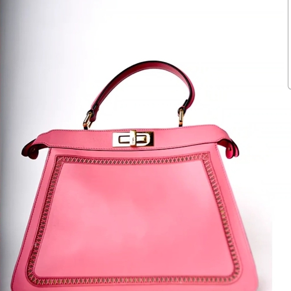 Fendi Pink Shoulder Bag with Intricate Design - Picture 6 of 7